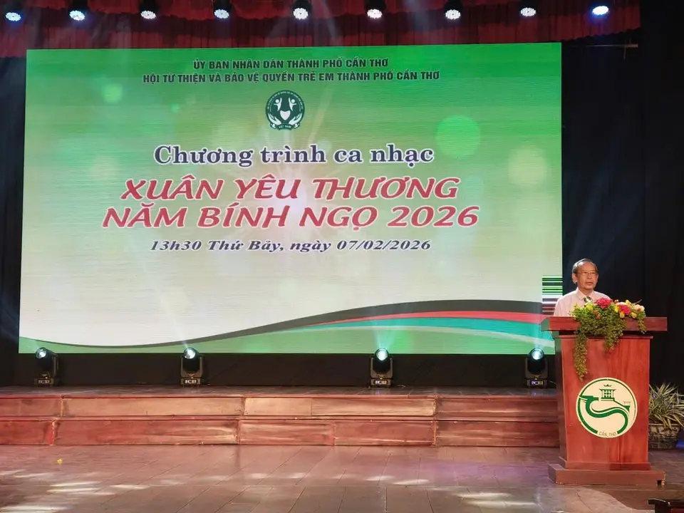Chương trình ca nhạc “Xuân yêu thương” gây quỹ trao quà cho 500 trẻ em (ảnh 1/5)