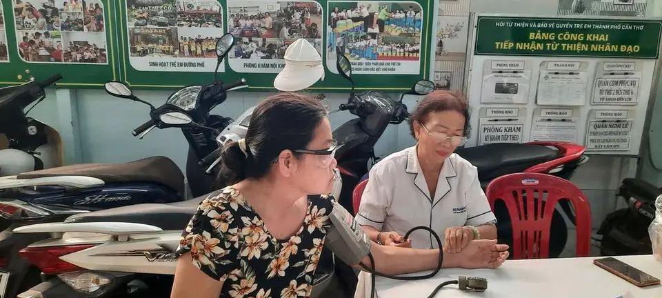 Phòng khám Nội nhân đạo khám và cấp phát thuốc miễn phí lần thứ 80 (ảnh 4/5)