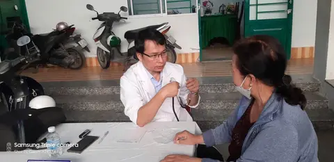 Phòng khám Nội nhân đạo khám và cấp phát thuốc miễn phí lần thứ 90 (ảnh 1/5)