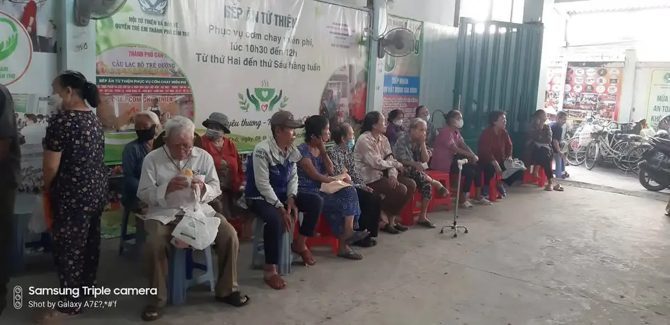 Phòng khám Nội nhân đạo khám và cấp phát thuốc miễn phí lần thứ 90 (ảnh 4/5)