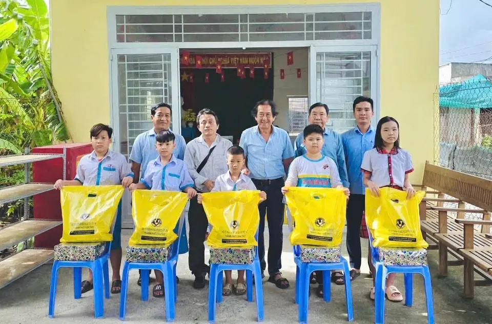 Tiếp sức cho trẻ em có hoàn cảnh khó khăn đến trường (ảnh 3/5)