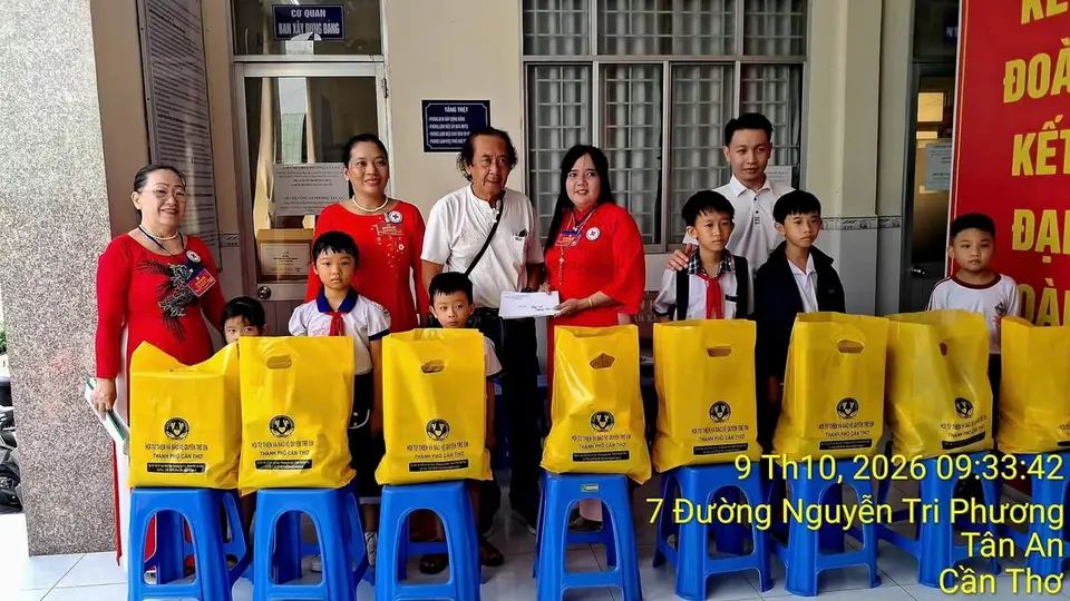 Trao 20 phần quà cho trẻ em có hoàn cảnh khó khăn tại phường Tân An (ảnh 5/5)